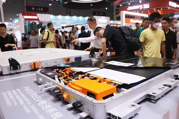 插混車塞進(jìn)大電池，更像“純電車”的混動(dòng)車是未來風(fēng)口？