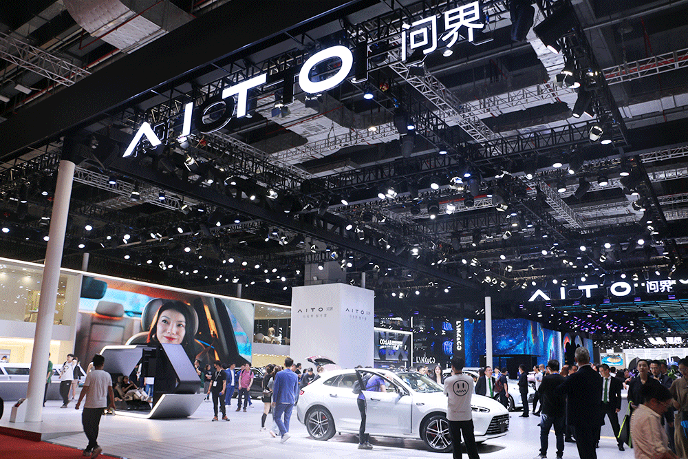 新能源車企“中考”：誰在遙遙領(lǐng)先？誰在上調(diào)目標？
