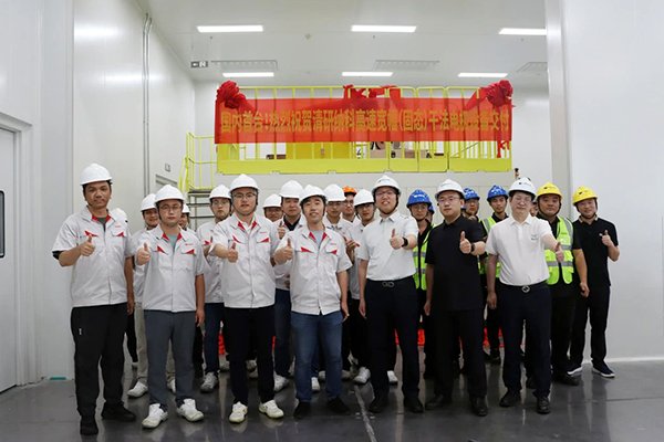 國內(nèi)首臺！清研納科高速寬幅固態(tài)干法電極設(shè)備完成交付