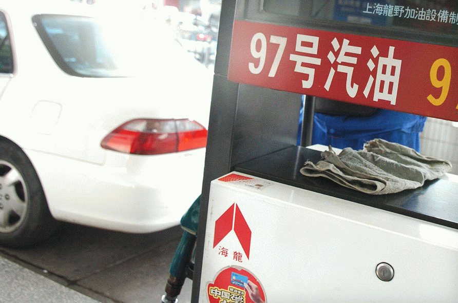 油品升級給加氫脫硫領(lǐng)域的相關(guān)公司帶來發(fā)展機(jī)遇。 邵如蕓/攝影
