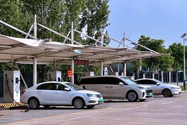 上半年我國充電基礎(chǔ)設(shè)施增量328.2萬個 換電站保有量4856座