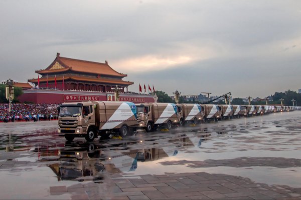 當(dāng)先鋒，打頭陣！比亞迪純電動(dòng)環(huán)衛(wèi)車護(hù)航九三閱兵