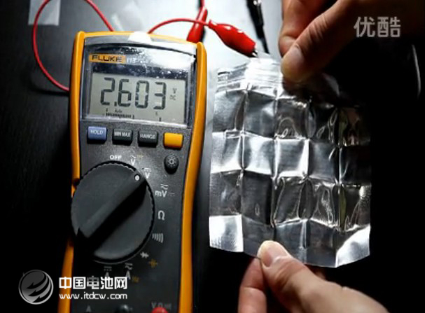亞利桑那州立大學(xué)研發(fā)出柔性可變形高性能鋰電池 亞利桑那州立大學(xué)研發(fā)出柔性可變形高性能鋰電池