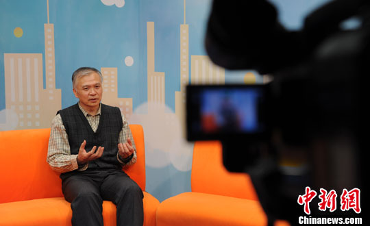 清華大學汽車工程開發研究院常務副院長，汽車安全與節能國家重點實驗室副主任宋健