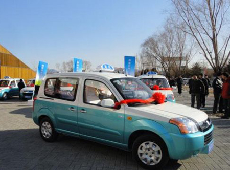 純電動(dòng)汽車“高大上” 月租1萬誰人駛？