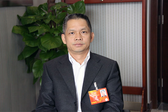 鐘發(fā)平：節(jié)能與新能源汽車應(yīng)享受同等國民待遇