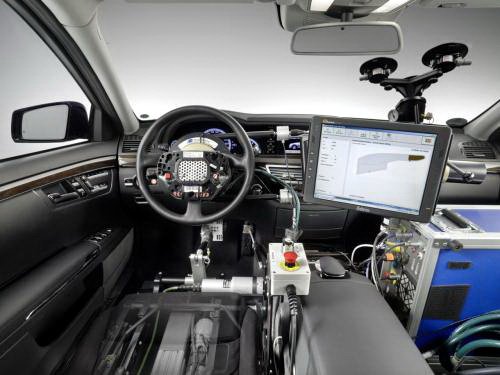 互聯網的力量 蘋果、特斯拉車里的未來誰做主？