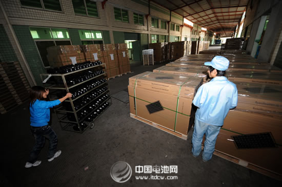 遭遇反傾銷 河南省2013年太陽能電池出口量增價(jià)跌