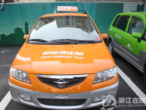 蕭山機(jī)場(chǎng)有了電動(dòng)汽車(chē)充電站 出租車(chē)進(jìn)出充換電