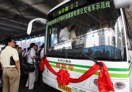 超級(jí)電容公交車(chē)緣何“墻內(nèi)開(kāi)花墻外香”？