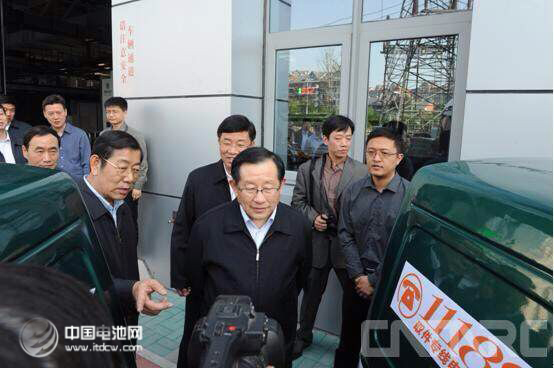 萬鋼考察天津津門湖電動汽車充換電設(shè)施建設(shè)運行情況