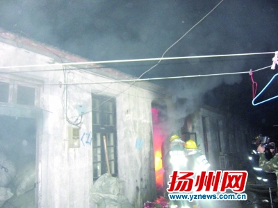 電動車充電爆炸引燃布料倉庫 充電超過8小時(shí)存隱患