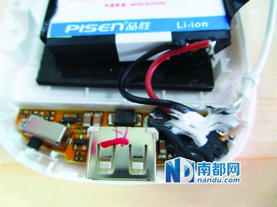  金玉其外，內(nèi)部混亂，標(biāo)為“品勝”的品牌用庫存手機(jī)電池做的充電寶。