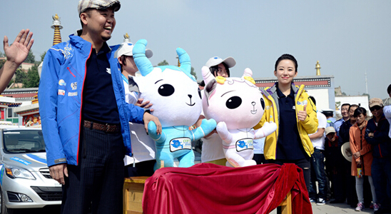 潘曉婷為環青海湖電動車挑戰賽揭曉吉祥物