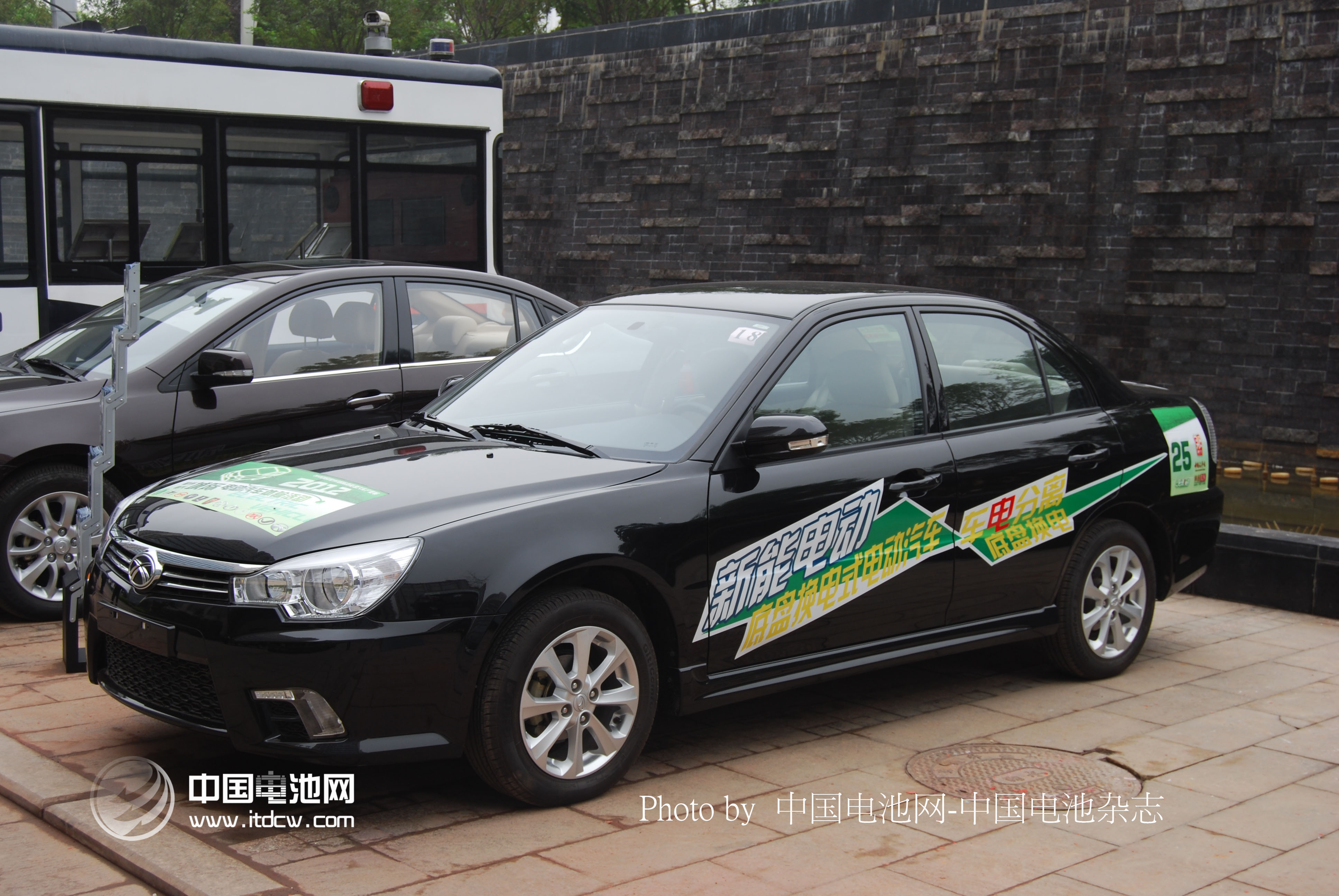 純電動(dòng)或混動(dòng)誰是當(dāng)前首選？車企“變臉”？