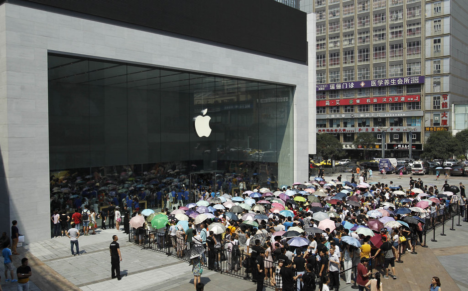 apple雄起！重慶首家蘋果直營開幕三千人排隊搶購