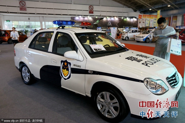 新能源汽車(chē)受冷落 政府公務(wù)車(chē)不妨“先行先試” 新能源汽車(chē)受冷落 政府公務(wù)車(chē)不妨“先行先試”