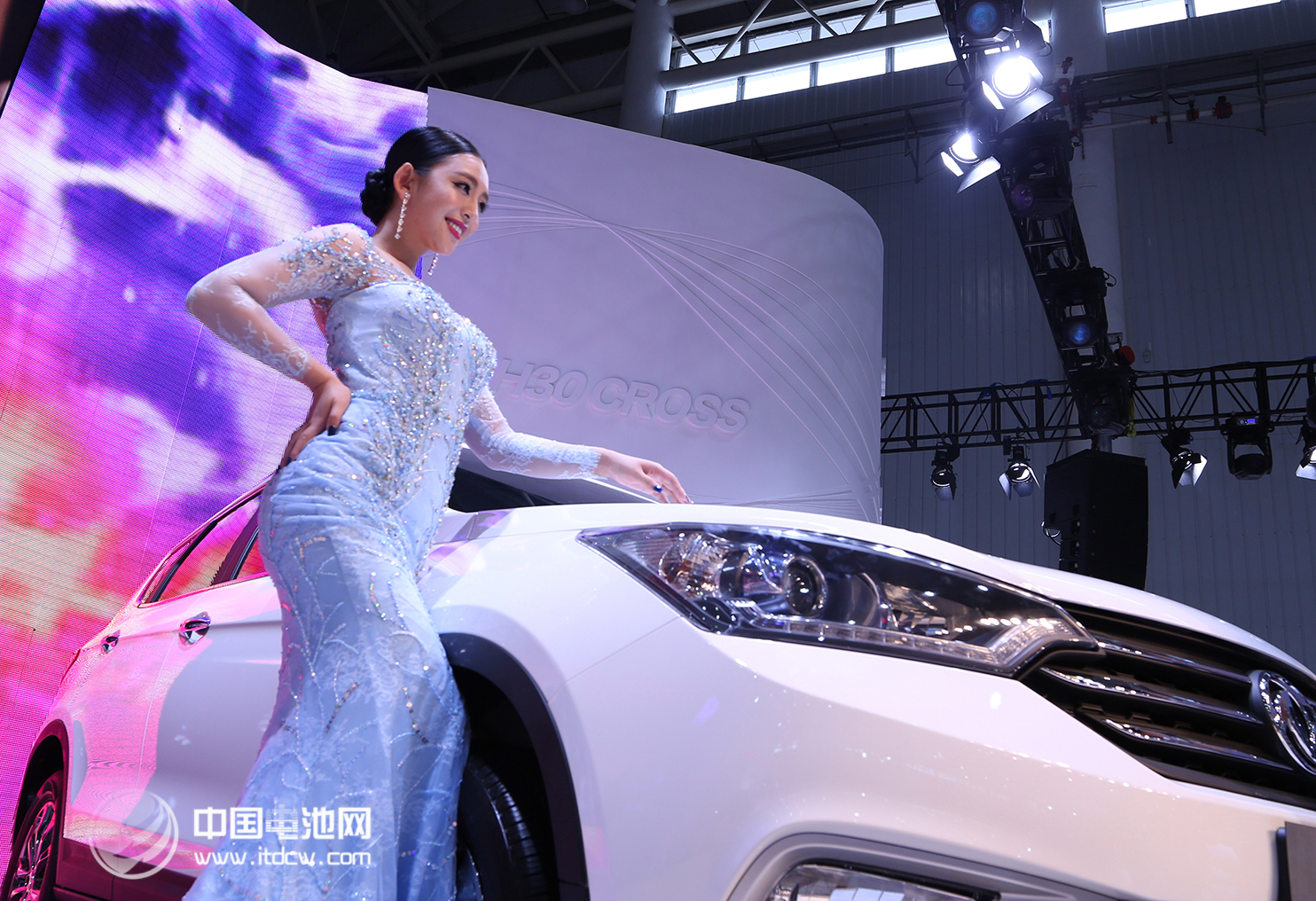 新能源汽車大眾化 充電站建設(shè)市場(chǎng)化亟待提速
