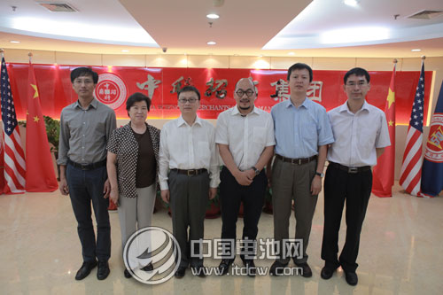 中科招商董事長單祥雙、哈工大副校長韓杰才、中國生產(chǎn)力促進中心協(xié)會秘書長劉玉蘭、中科創(chuàng)大總經(jīng)理劉繼軍、哈工大管理學(xué)院副院長葉強和哈工大工業(yè)技術(shù)研究院副院長路忠鋒在中科招商合影