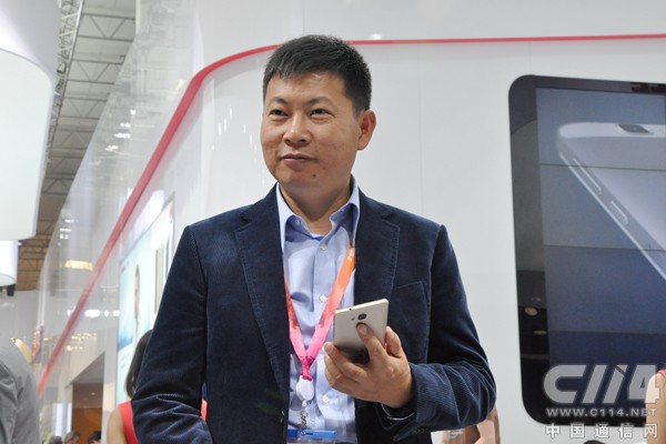 華為余承東:智能機份額三年內沖二 不做“Me Too”贏在未來 華為余承東:智能機份額三年內沖二 不做“Me Too”贏在未來