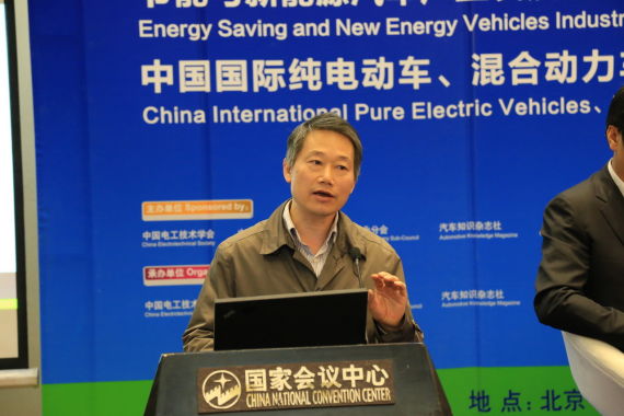 合肥經(jīng)信委汽車處副處長 韓臨曦