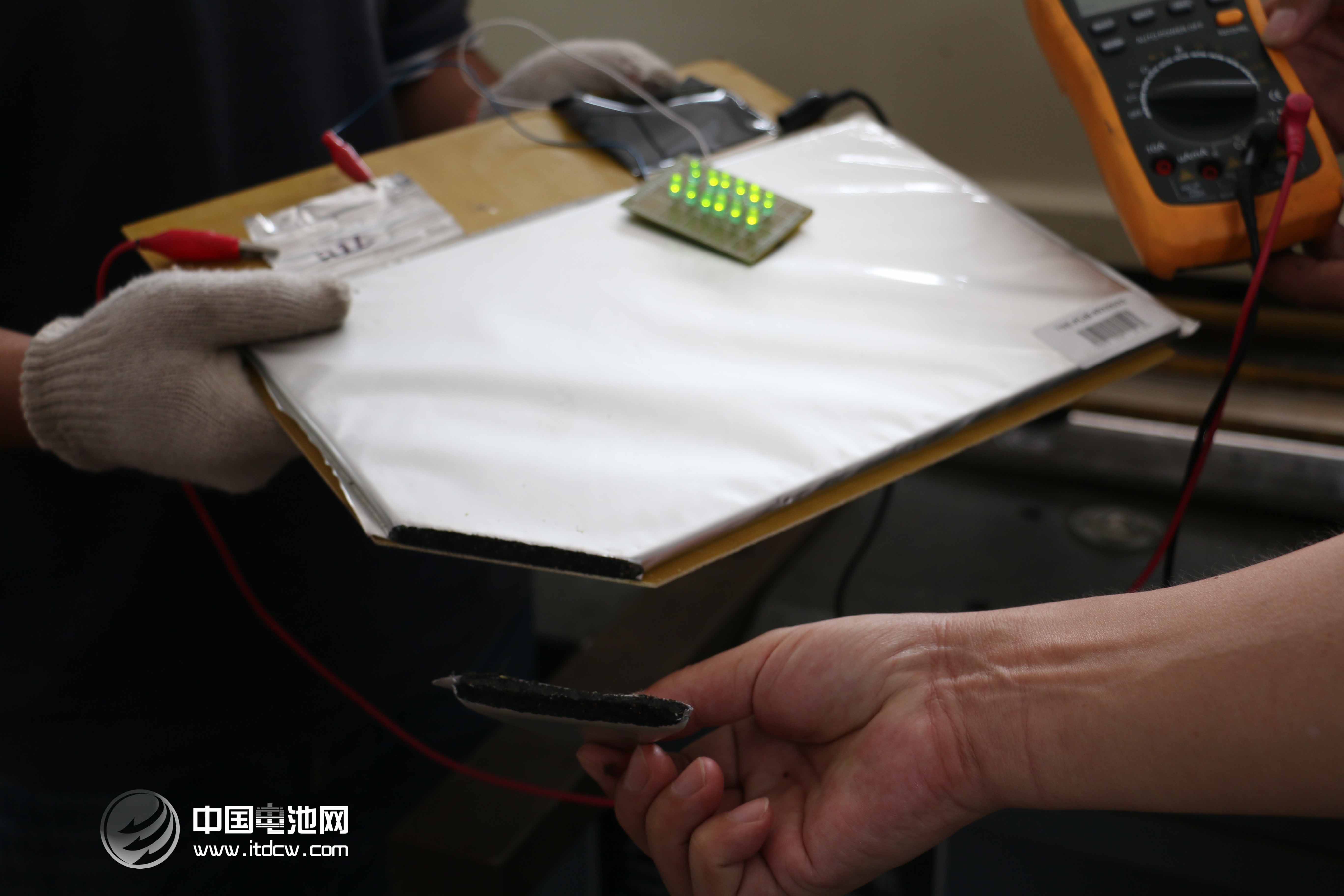 鋰電池市場羊年開年運(yùn)行穩(wěn)定  動(dòng)力電池?cái)U(kuò)產(chǎn)勢在必行