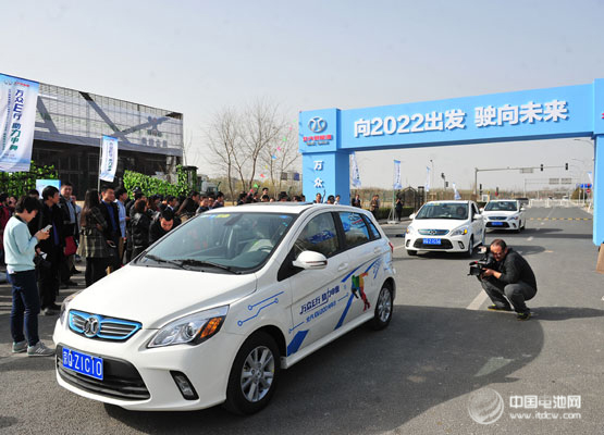 北汽新能源推EV200“高舉高打” 只為“老徐”豪言? 北汽新能源推EV200“高舉高打” 只為“老徐”豪言?