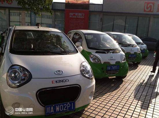 成都電動車租賃陷泥潭 1000輛康迪車為啥無人問津 成都電動車租賃陷泥潭 1000輛康迪車為啥無人問津