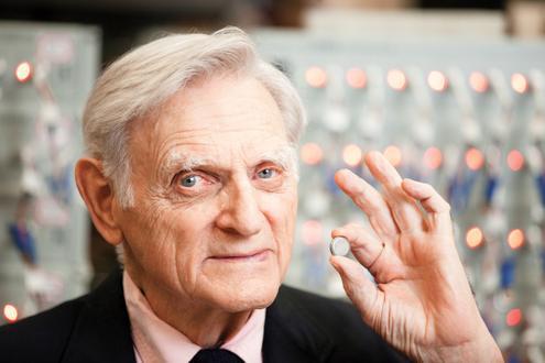 鋰電池的發明者John Goodenough 鋰電池的發明者John Goodenough