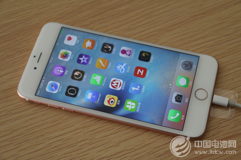iPhone 6s市場銷量現下滑趨勢:蘋果低潮或來臨 iPhone 6s市場銷量現下滑趨勢:蘋果低潮或來臨