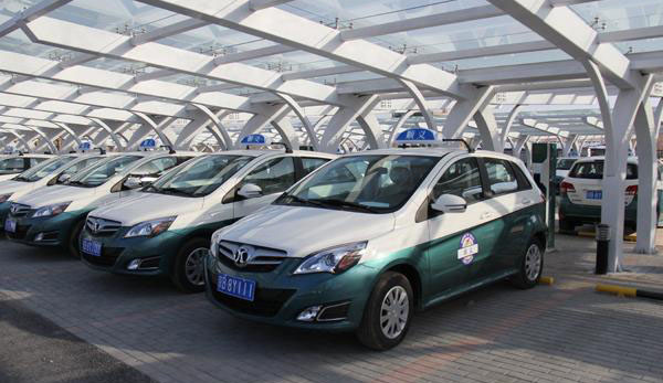 北京市區將投放200輛換電出租車 2分45秒就換完電池 北京市區將投放200輛換電出租車 2分45秒就換完電池