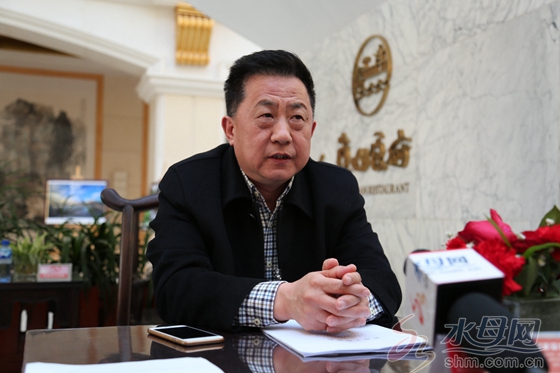 市人大代表、煙臺(tái)舒馳客車(chē)有限責(zé)任公司董事長(zhǎng)、總經(jīng)理于忠國(guó)