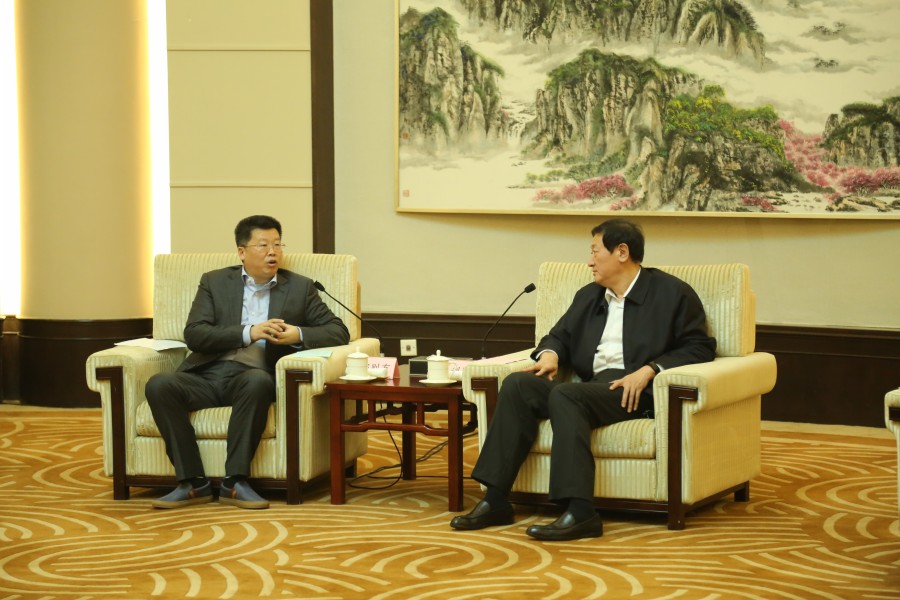 沈陽(yáng)市長(zhǎng)潘利國(guó)與邱則有會(huì)見(jiàn)座談