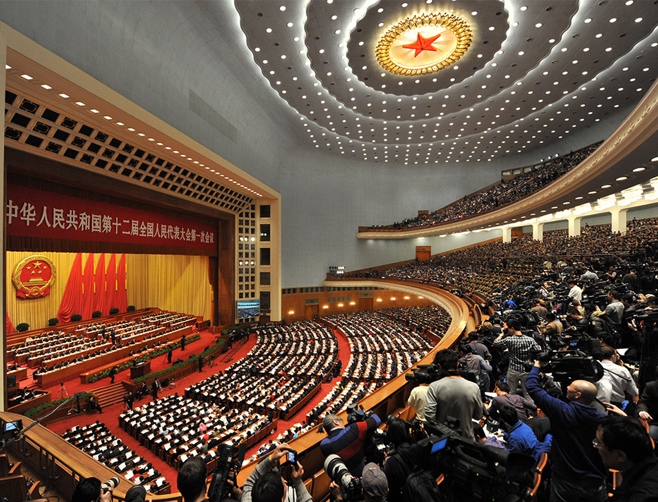 李克強：全面推廣車用燃油國五標(biāo)準 加快建設(shè)新能源車充電設(shè)施