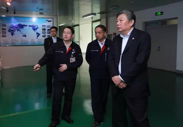 中航工業集團公司董事長、黨組書記林左鳴視察中航鋰電
