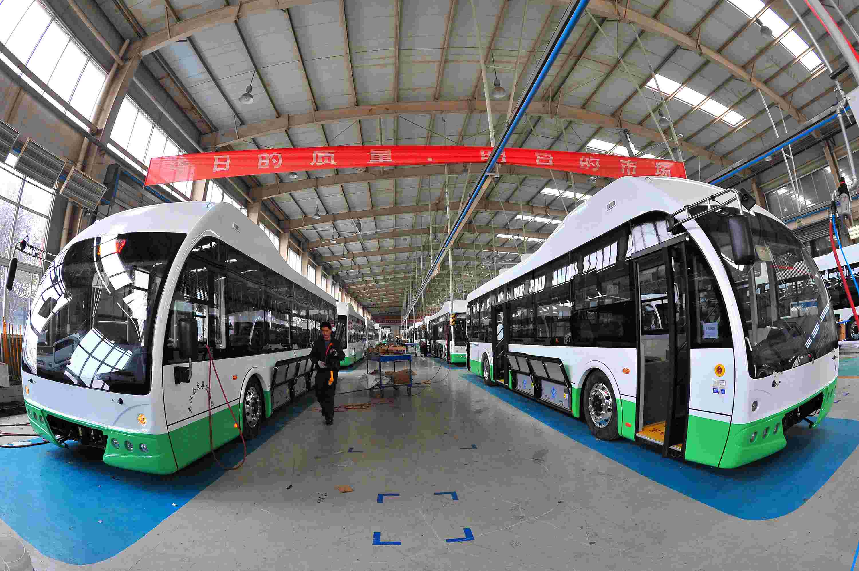 1-5月我國純電動(dòng)客車產(chǎn)22110輛 插電混動(dòng)客車產(chǎn)3900輛