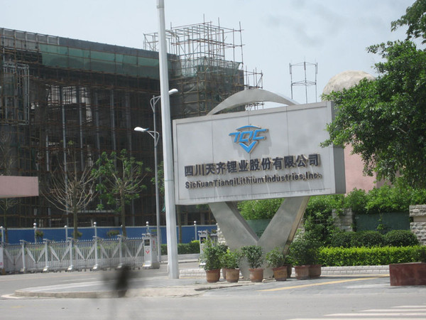 四川地區(qū)電池級(jí)碳酸鋰價(jià)格下調(diào) 市場(chǎng)成交約155000元/噸 四川地區(qū)電池級(jí)碳酸鋰價(jià)格下調(diào) 市場(chǎng)成交約155000元/噸