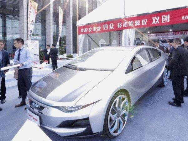 “2015年10月19日漢能發(fā)布的全太陽(yáng)能動(dòng)力概念車(chē)” 