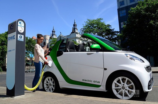 百萬輛上路目標頻現 電動汽車時代是否來得太快? 百萬輛上路目標頻現 電動汽車時代是否來得太快?