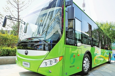 參加會展的宇通電動客車。記者聶冬晗攝
