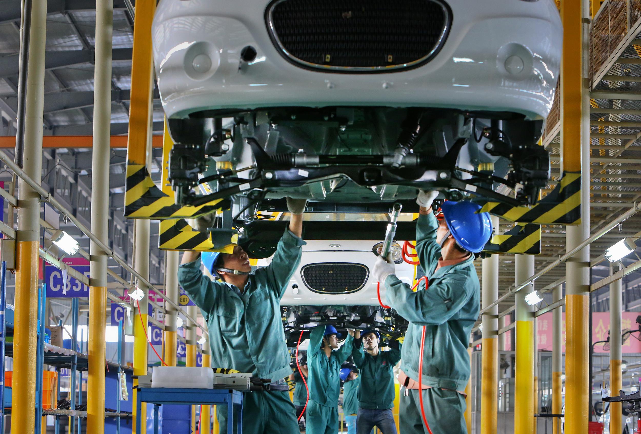 新能源汽車產銷量井噴 資本高燒補貼降溫