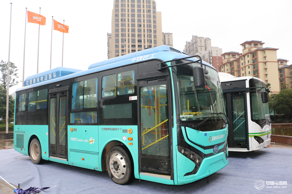 1480582第4屆鋰電“達(dá)沃斯”論壇比亞迪接送嘉賓用車