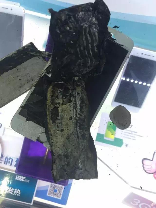 iPhone在中國也炸了 充電時手機(jī)直接炸開差點著火