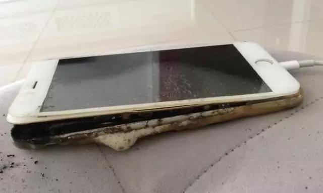 iPhone在中國也炸了 充電時手機(jī)直接炸開差點著火