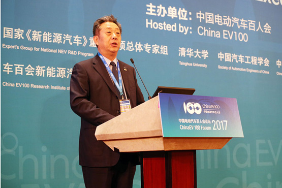 中國汽車工業(yè)協(xié)會常務(wù)副會長、充電聯(lián)盟理事長董揚