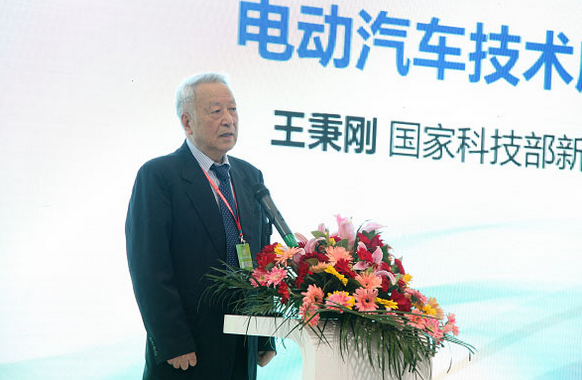 王秉剛:銀隆快充技術(shù)將成為新能源車市場化的一個(gè)優(yōu)先選擇 王秉剛:銀隆快充技術(shù)將成為新能源車市場化的一個(gè)優(yōu)先選擇