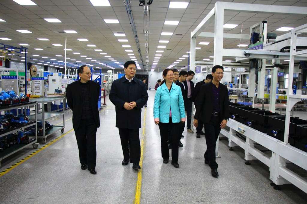 工信部原材料司副司長余薇一行參觀遠東福斯特 工信部原材料司副司長余薇一行參觀遠東福斯特