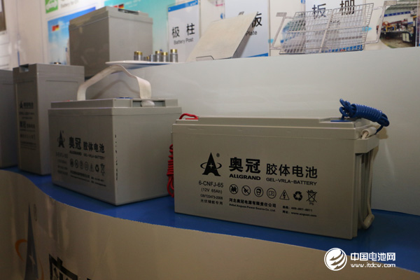 與會代表參觀奧冠集團(tuán)展廳、車間 與會代表參觀奧冠集團(tuán)展廳、車間