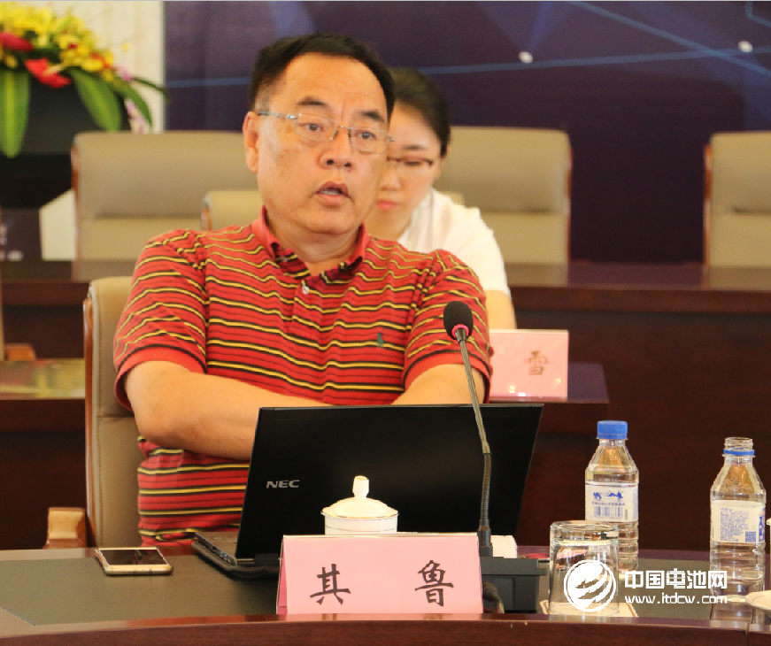 北京大學(xué)新能源材料與技術(shù)實驗室教授其魯