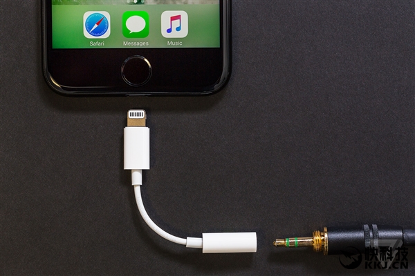 蘋果iPhone 7S/8外形統一：標配無線充電（圖）